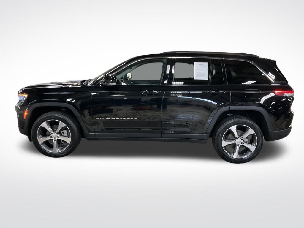 2023 Jeep Grand Cherokee Limited photo 2