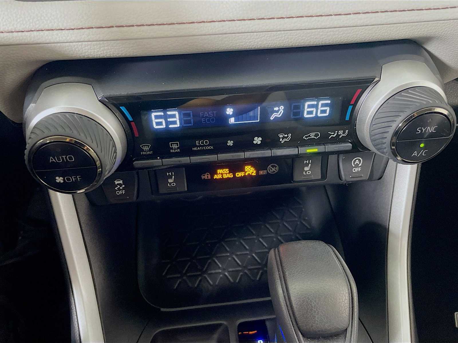 2023 Toyota RAV4 XLE photo 13