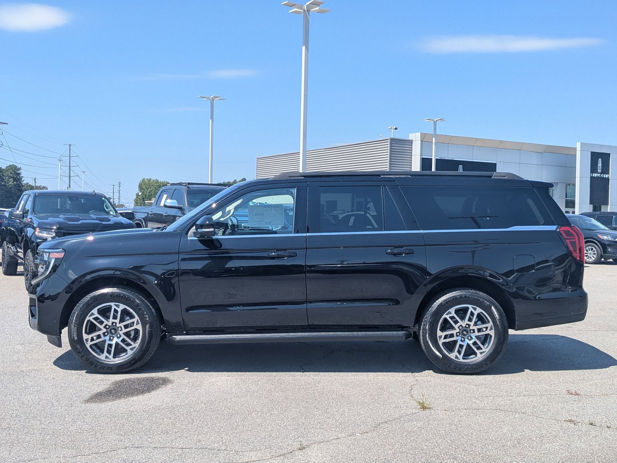 2025 Ford Expedition MAX photo 8