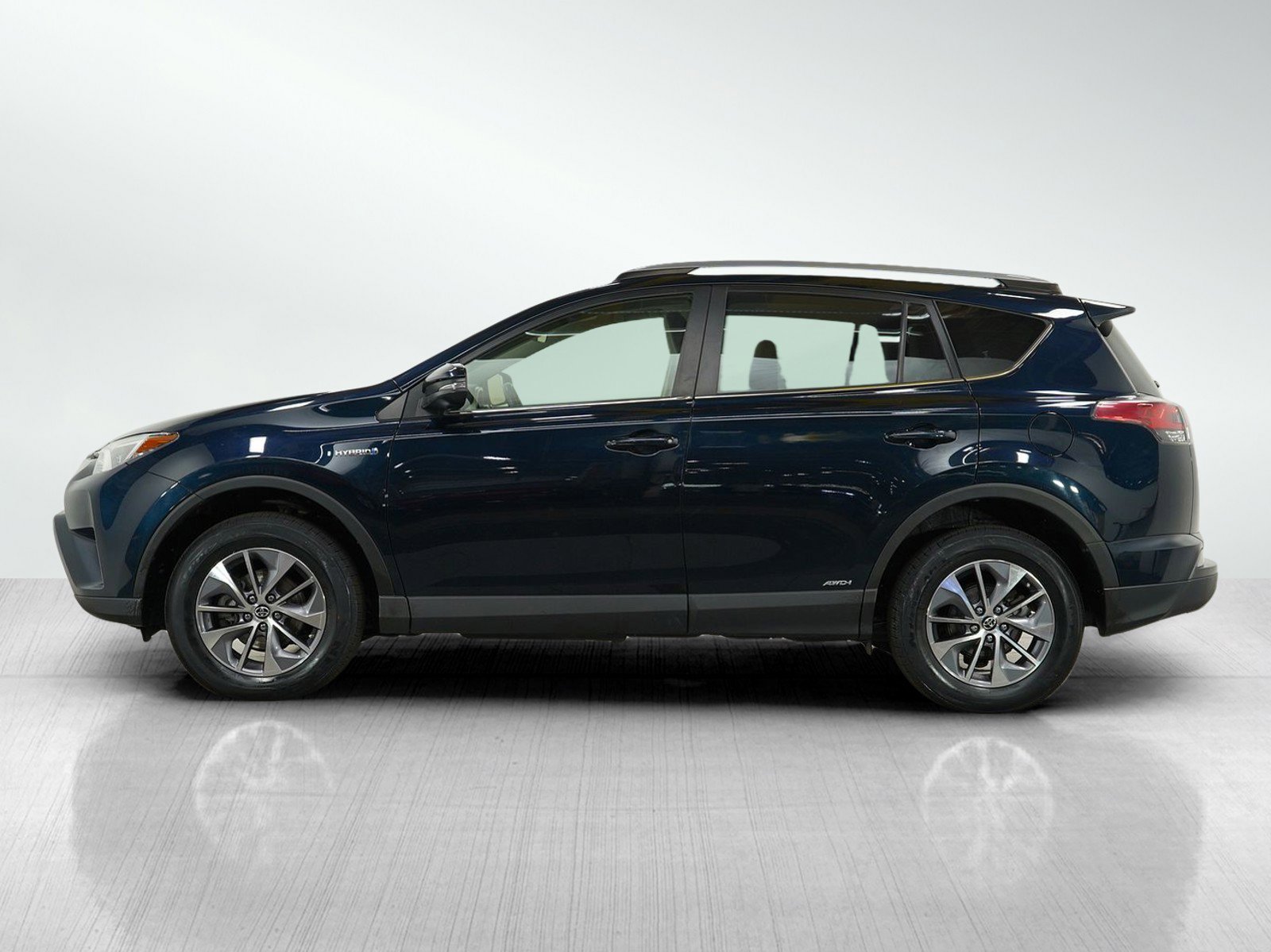 Used 2018 Toyota RAV4 XLE with VIN JTMRJREV8JD216881 for sale in Bloomington, Minnesota