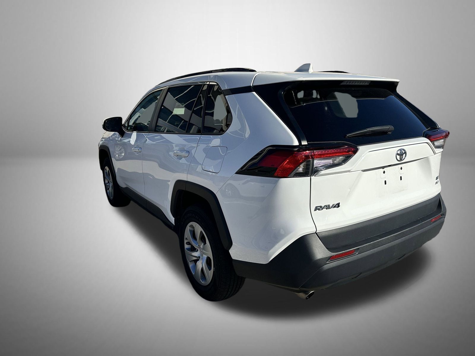 2021 Toyota RAV4 LE photo 2