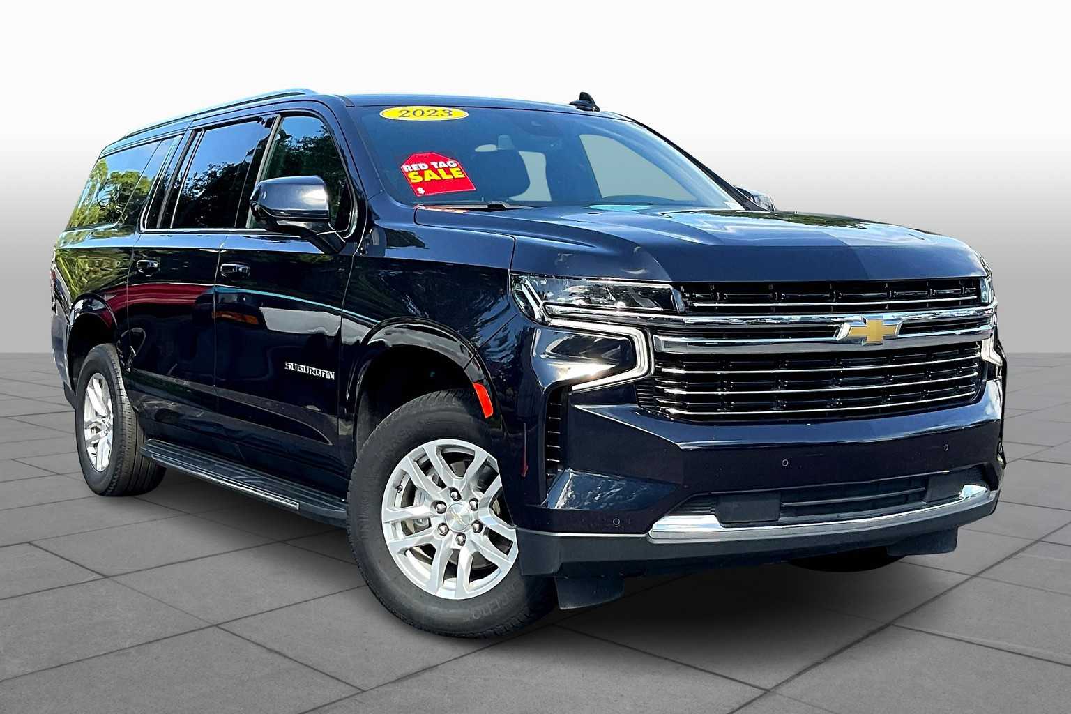 2023 Chevrolet Suburban LT photo 2