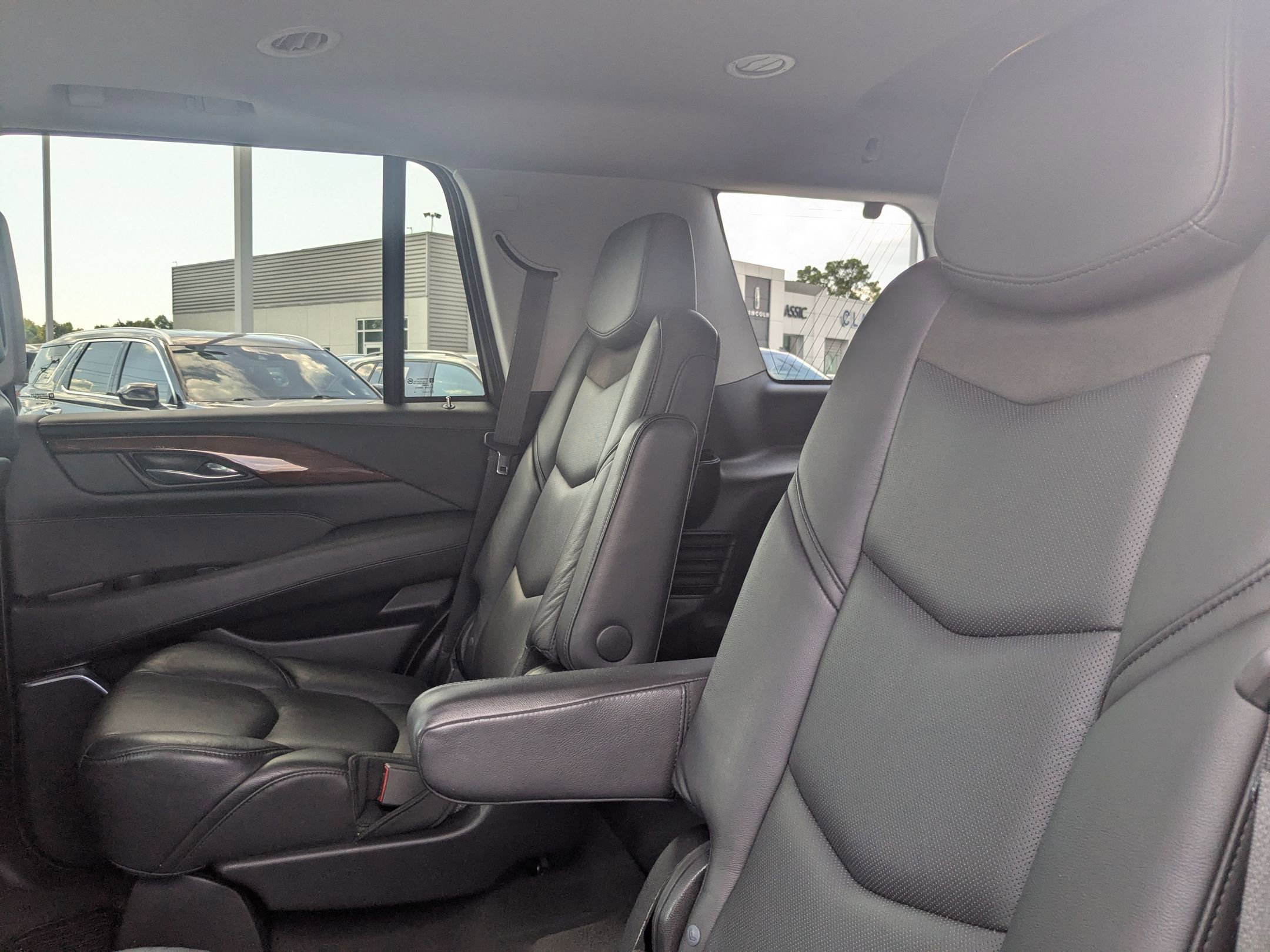 2020 Cadillac Escalade Luxury photo 22