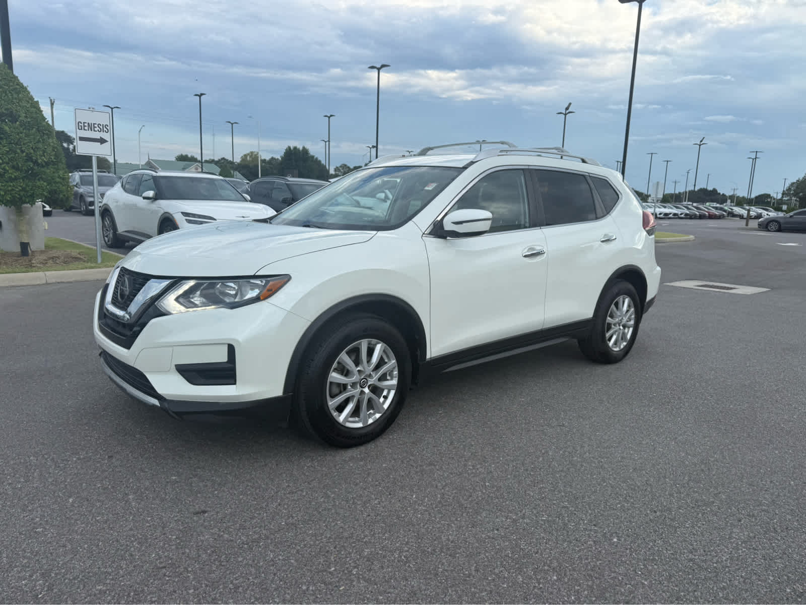 2020 Nissan Rogue SV photo 2