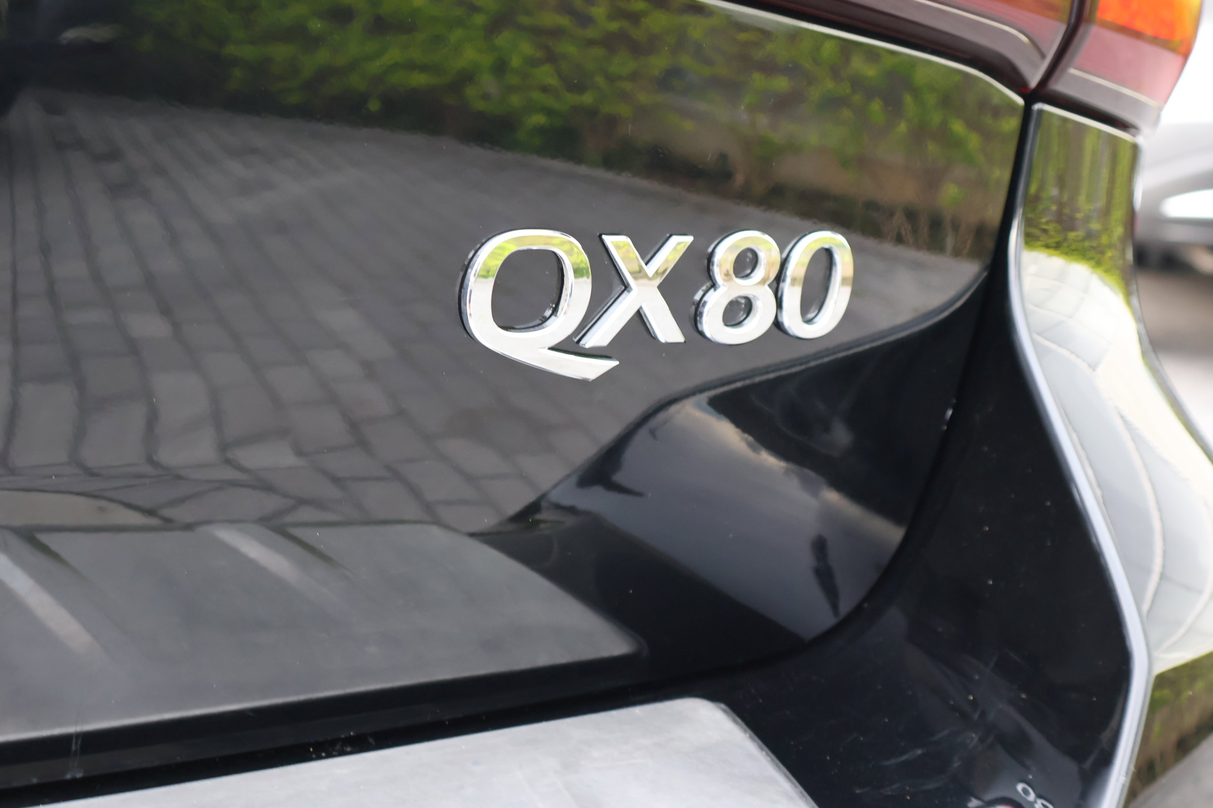 2022 Infiniti QX80 Luxe photo 7