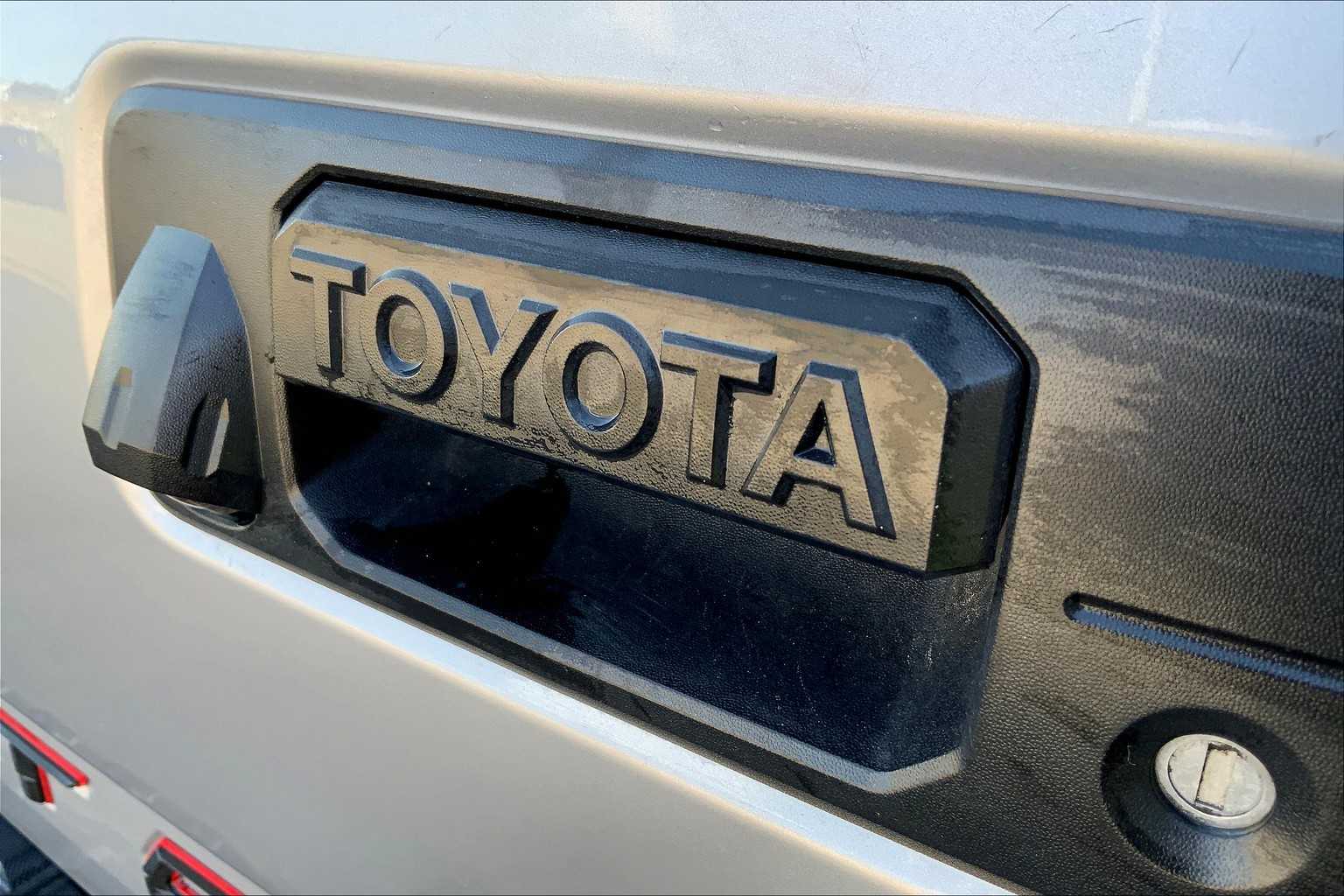 2016 Toyota Tacoma Limited 4x4 Double Cab V6 photo 28