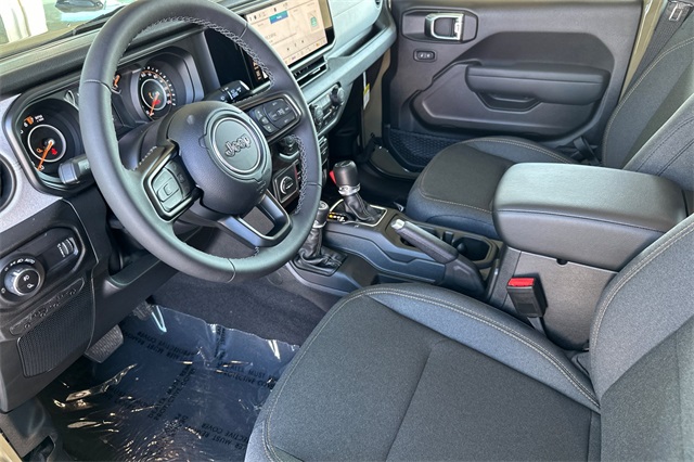 2025 Jeep Gladiator Sport S photo 2