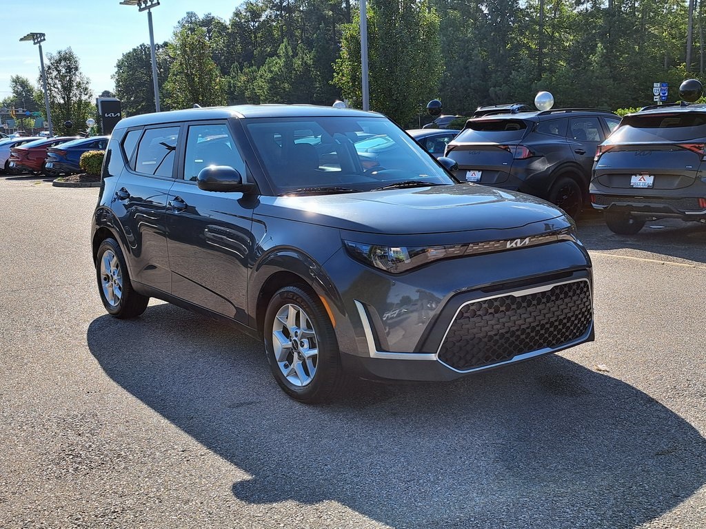 2023 Kia Soul LX photo 3