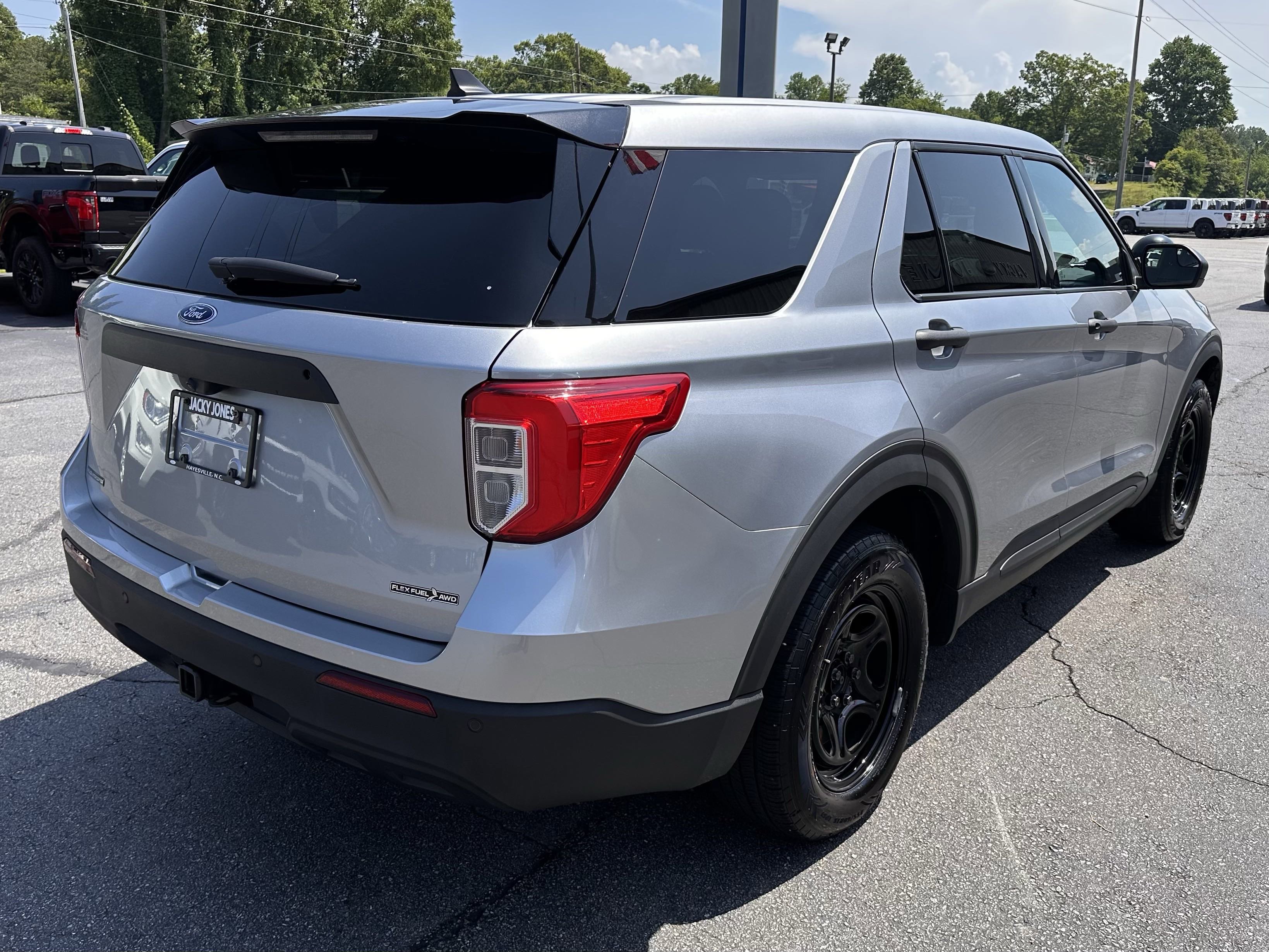 2024 Ford Explorer photo 2