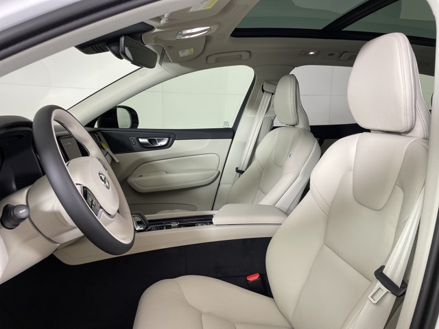 2025 Volvo XC60 T8 Plus photo 18