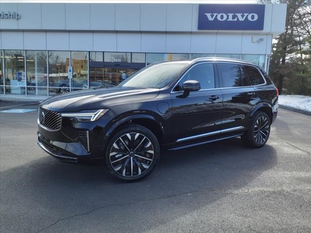 2025 Volvo XC90 T8 AWD Plus photo 2
