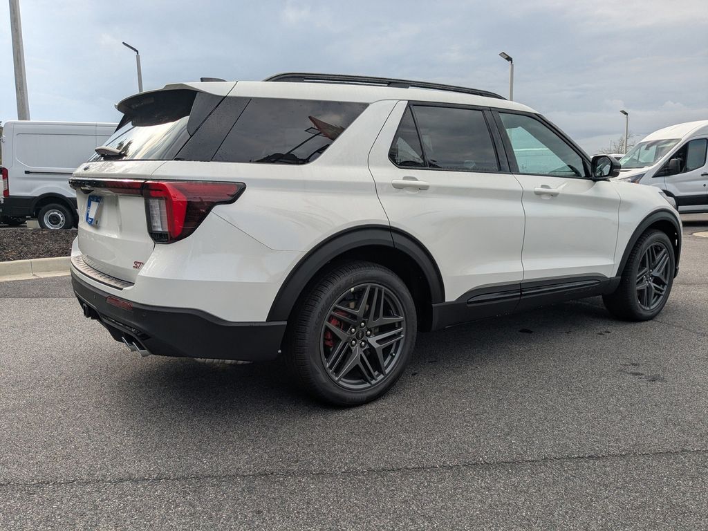 2025 Ford Explorer ST photo 4