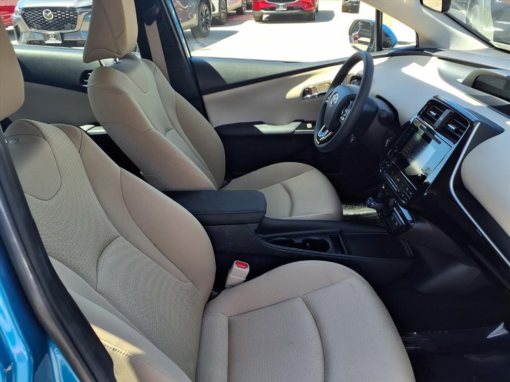 2019 Toyota Prius LE photo 21