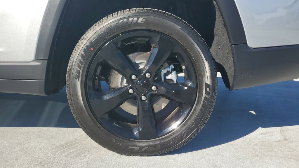 2025 Jeep Grand Cherokee Altitude X photo 4