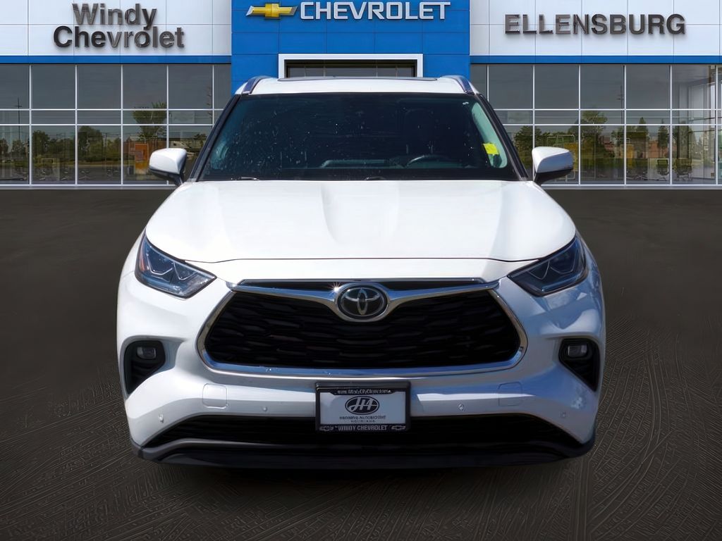 2022 Toyota Highlander Limited photo 2