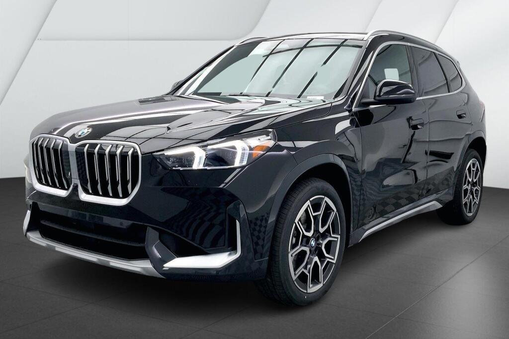 2025 BMW X1 28i's photo