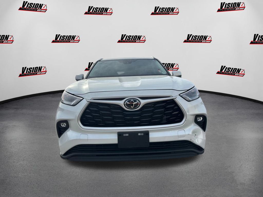 2023 Toyota Highlander XLE photo 2