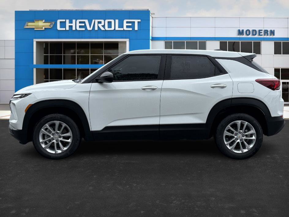 2025 Chevrolet Trailblazer LS photo 2
