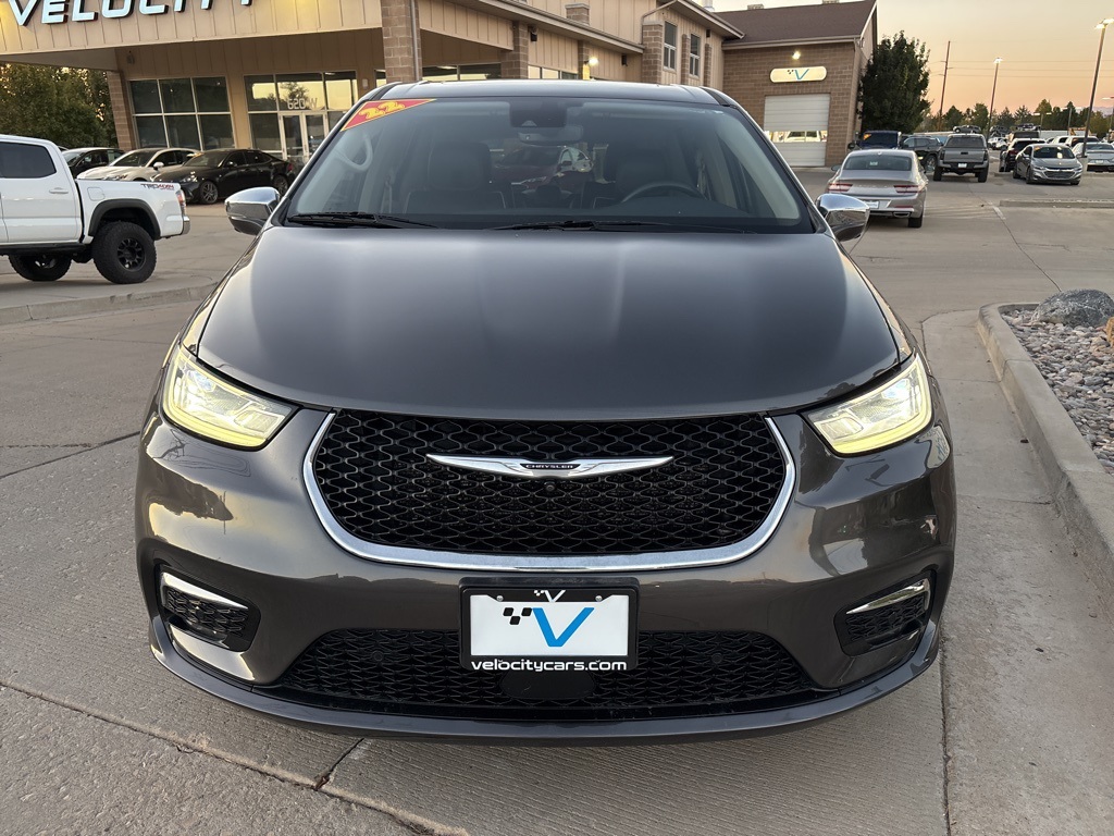 2022 Chrysler Pacifica Hybrid Limited photo 2