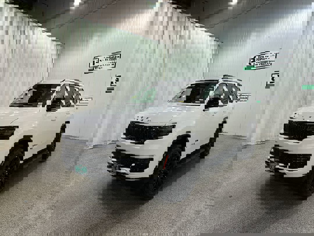 2025 Jeep Wagoneer Series II Carbide photo 4