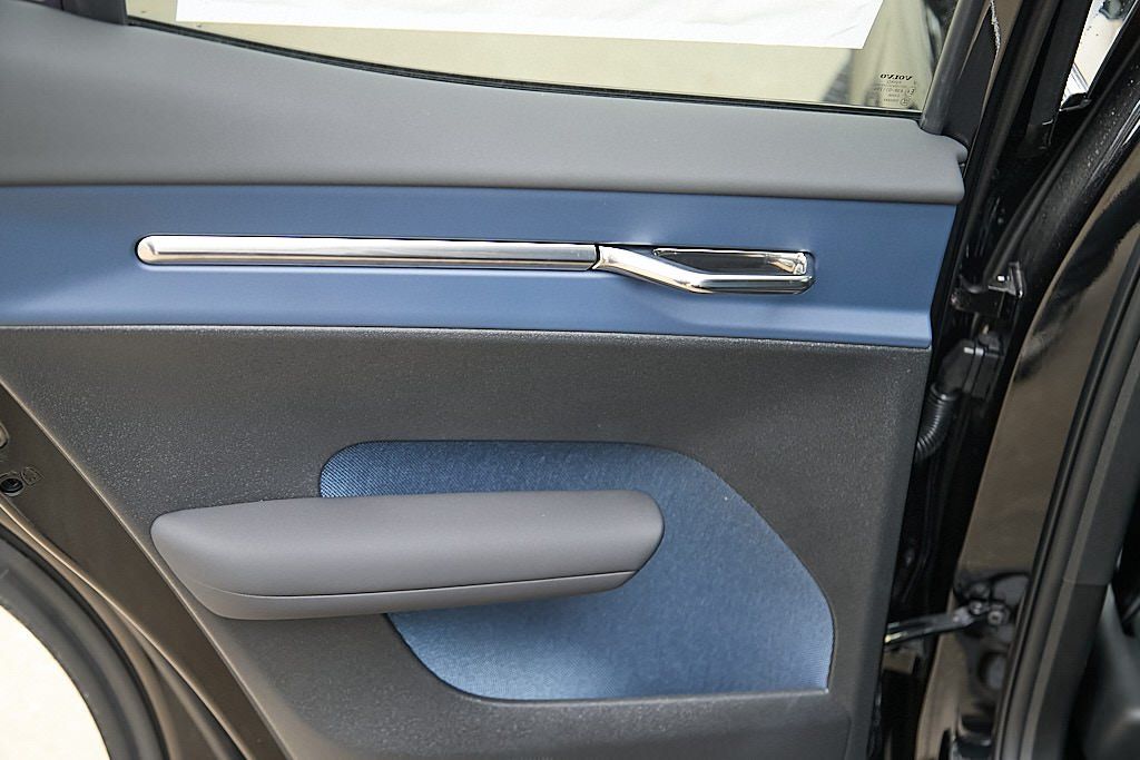 2026 VOLVO EX30 - Image 14