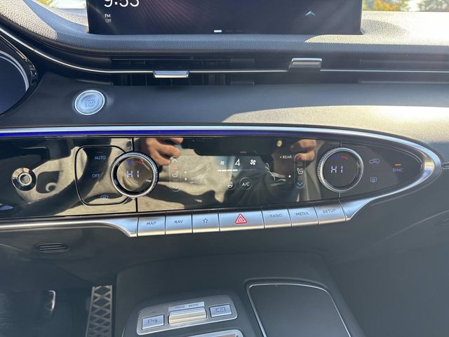 2024 Genesis GV70 Advanced 3.5T Sport Prestige photo 27