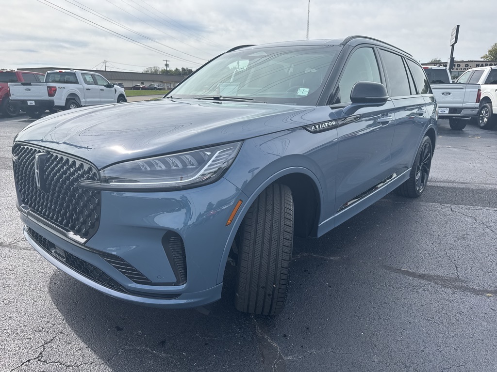 2025 Lincoln Aviator Reserve photo 3