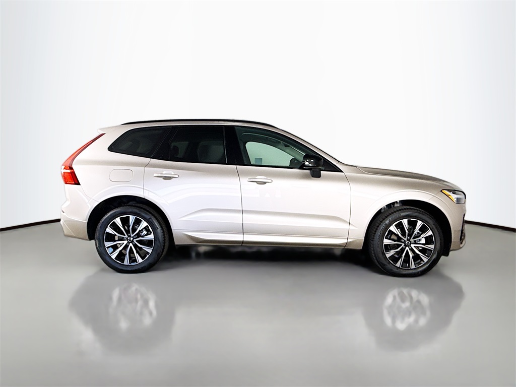 2025 Volvo XC60 B5 Core photo 8