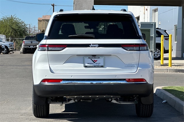 2025 Jeep Grand Cherokee Laredo Altitude photo 4