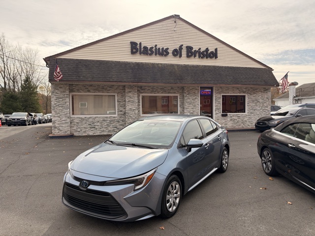 2023 Toyota Corolla LE's photo