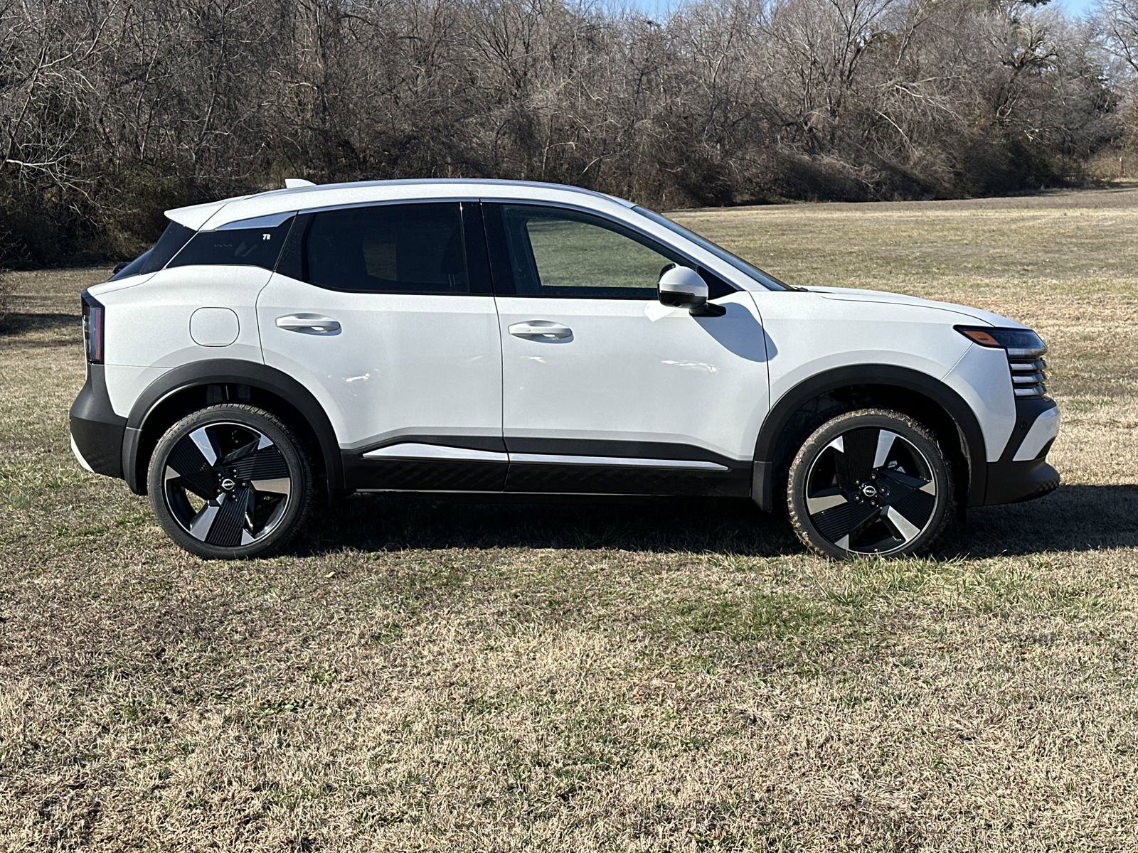 2025 Nissan Kicks SR photo 2