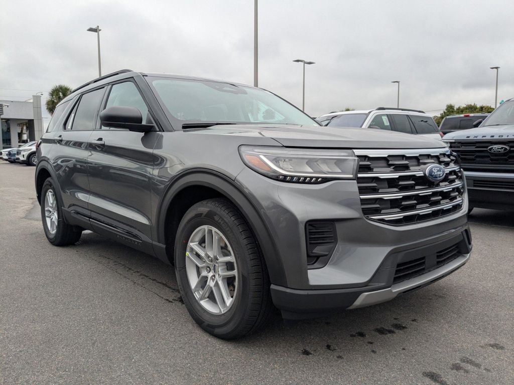 2026 Ford Explorer photo 2