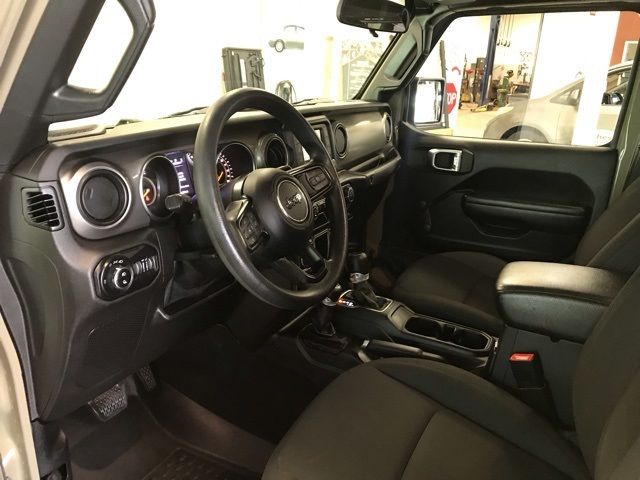 2020 Jeep Gladiator Sport photo 10