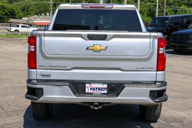 Used 2021 Silver Ice Metallic Chevrolet Custom image 4