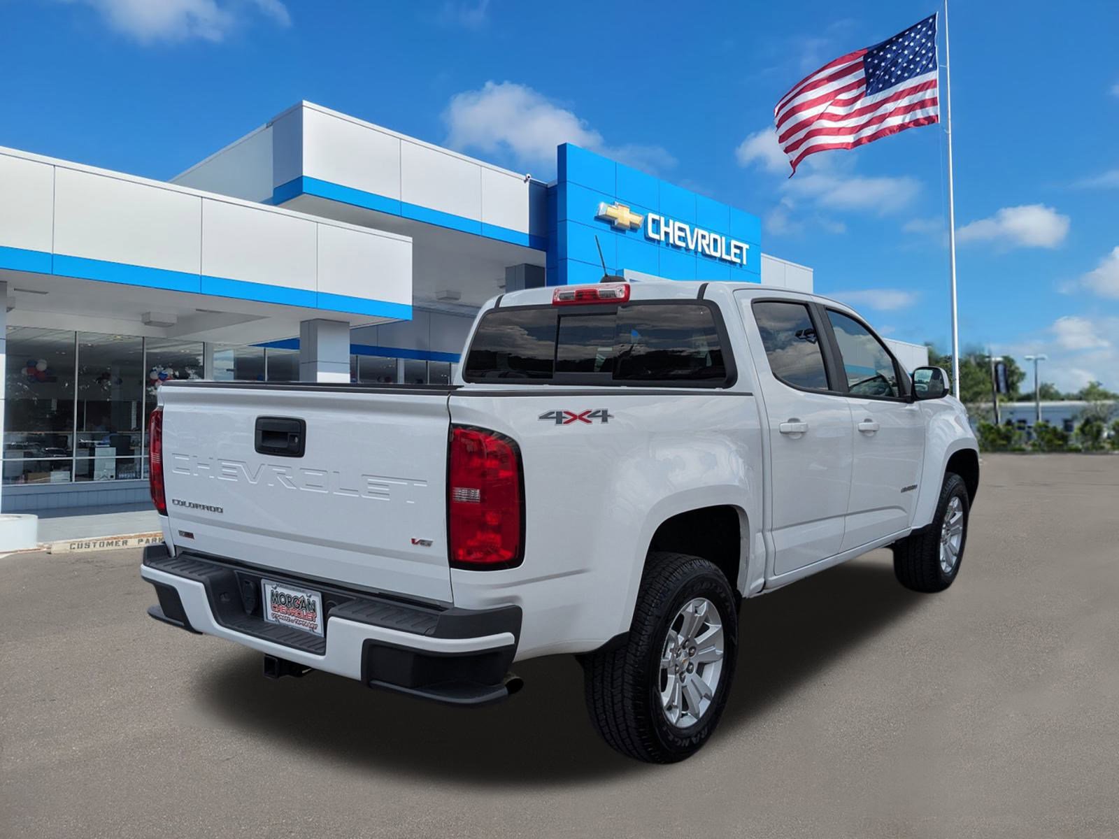 2022 Chevrolet Colorado LT photo 2