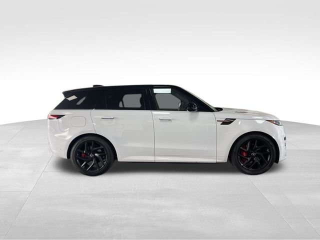 2025 Land Rover Range Rover Sport SE photo 4