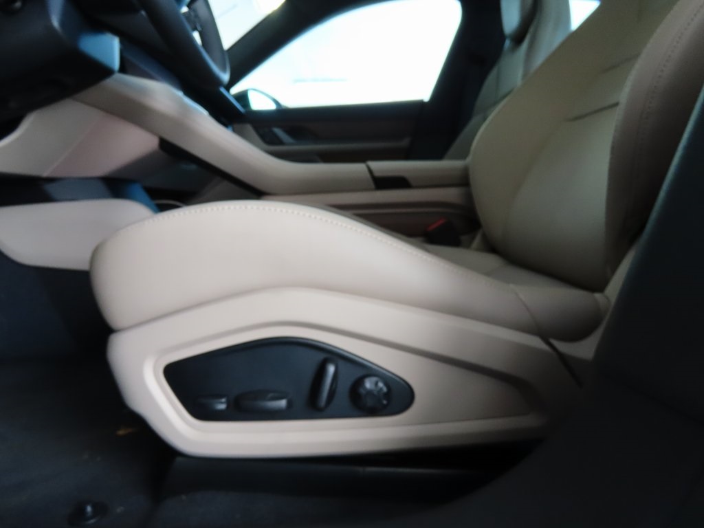2025 Porsche Taycan 4S photo 44
