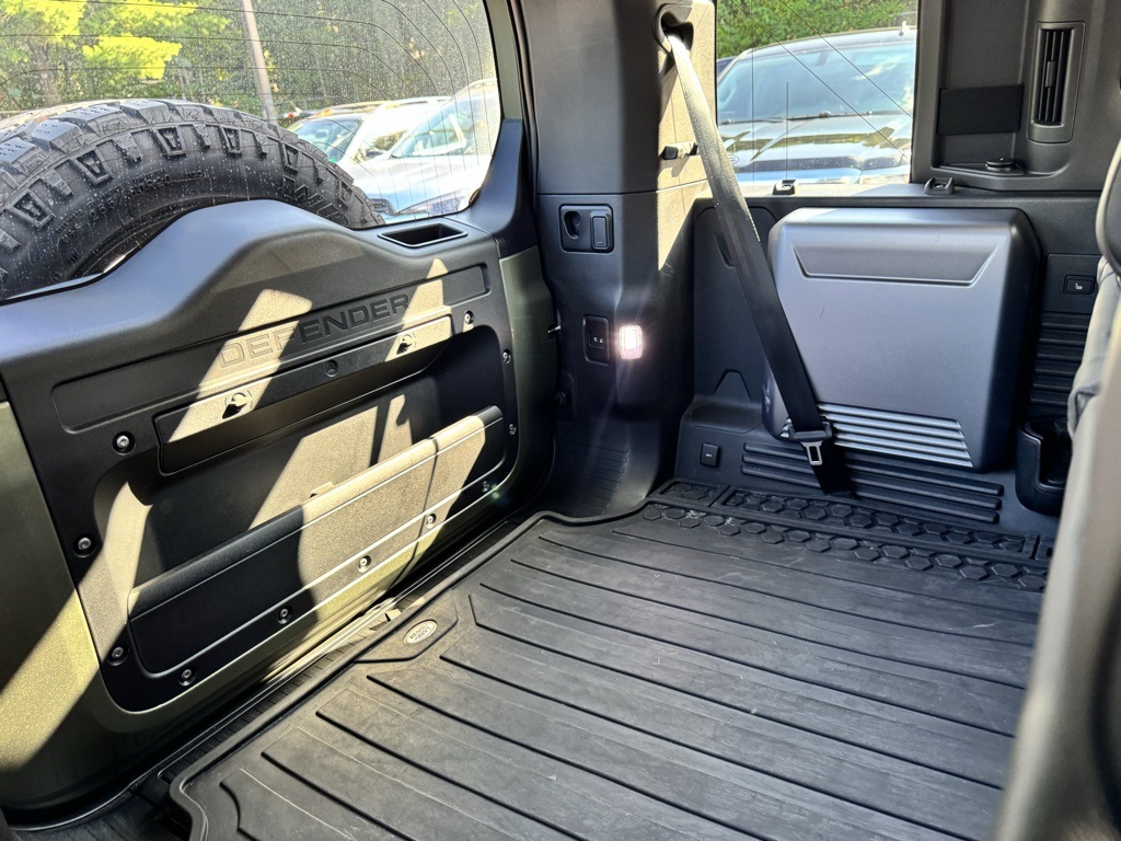 2021 Land Rover Defender 110 S photo 14