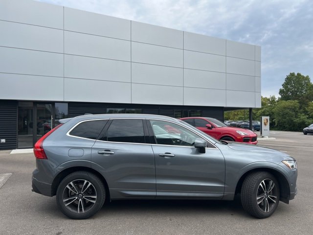 2018 Volvo XC60 Momentum photo 2