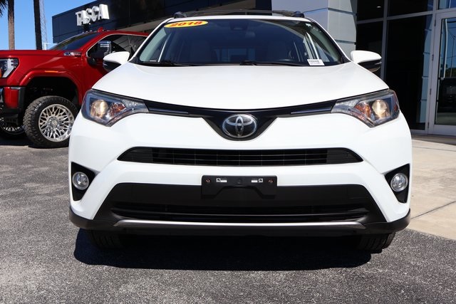 2018 Toyota RAV4 XLE photo 2