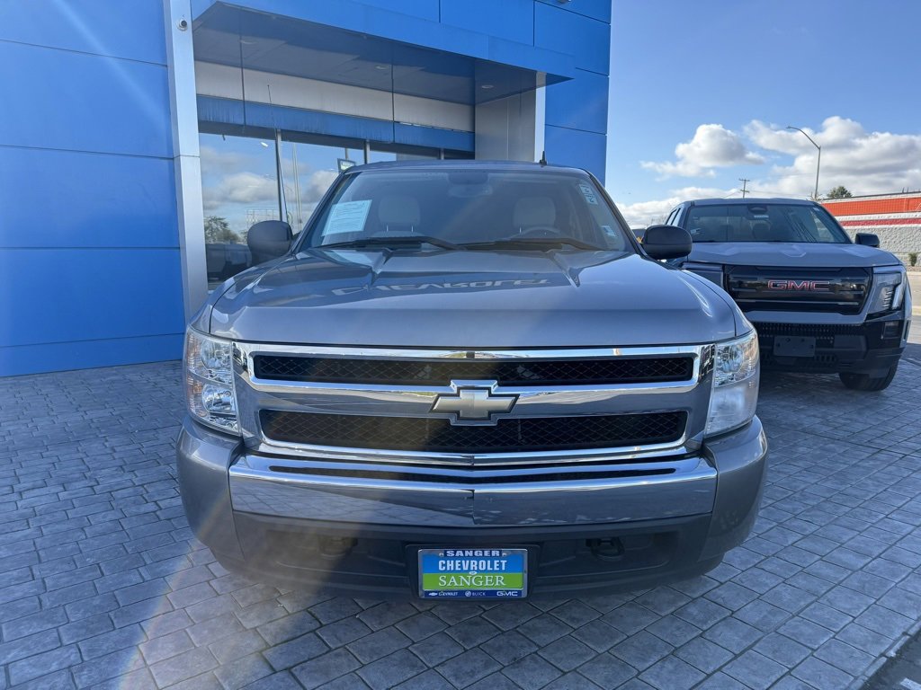 Used 2008 Chevrolet Silverado 1500 1LT with VIN 3GCEC13J98G255079 for sale in Sanger, CA