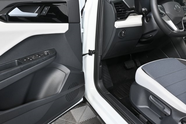 2025 Volkswagen Taos S photo 6