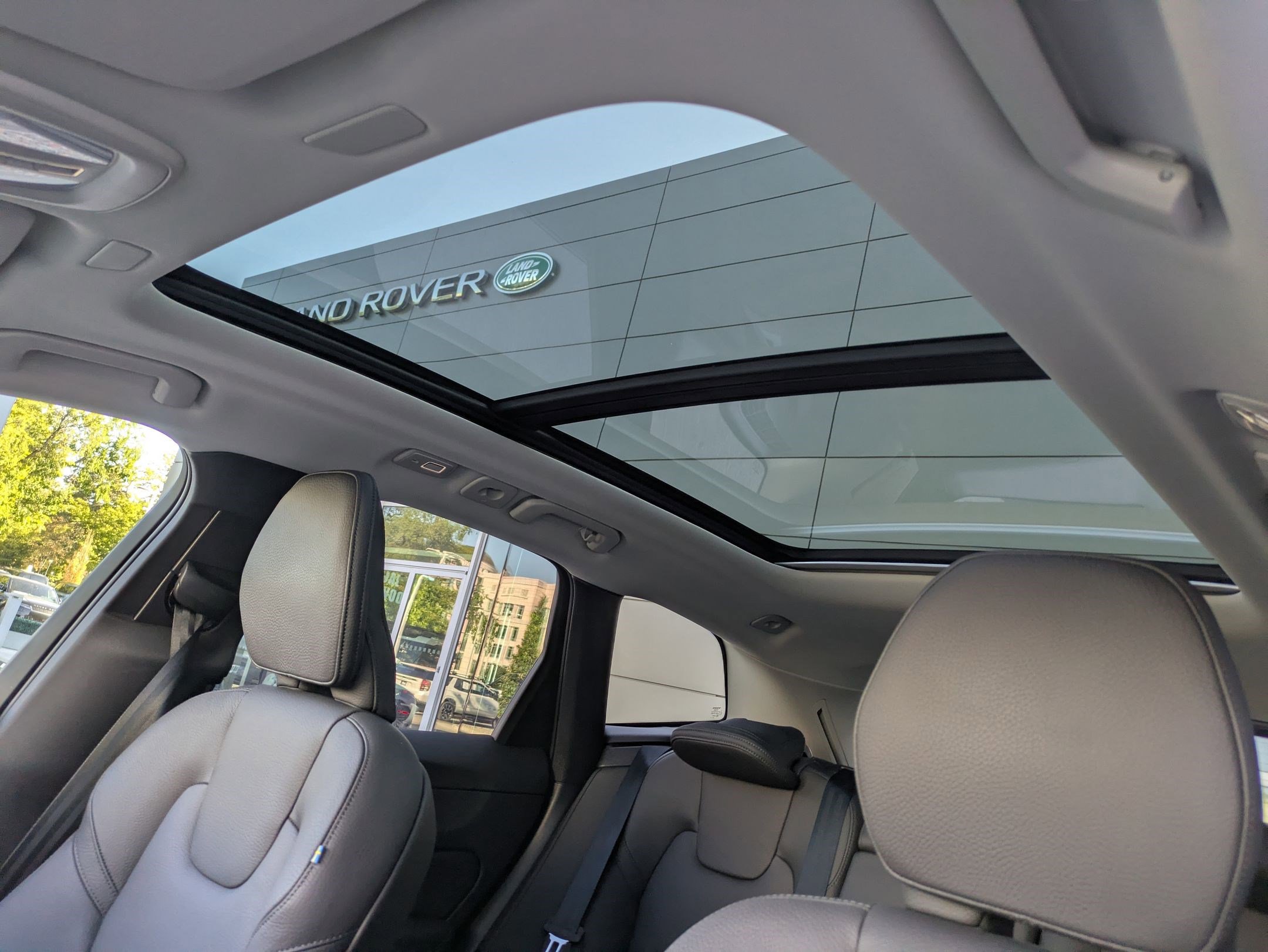 2025 Volvo XC60 Plus photo 24