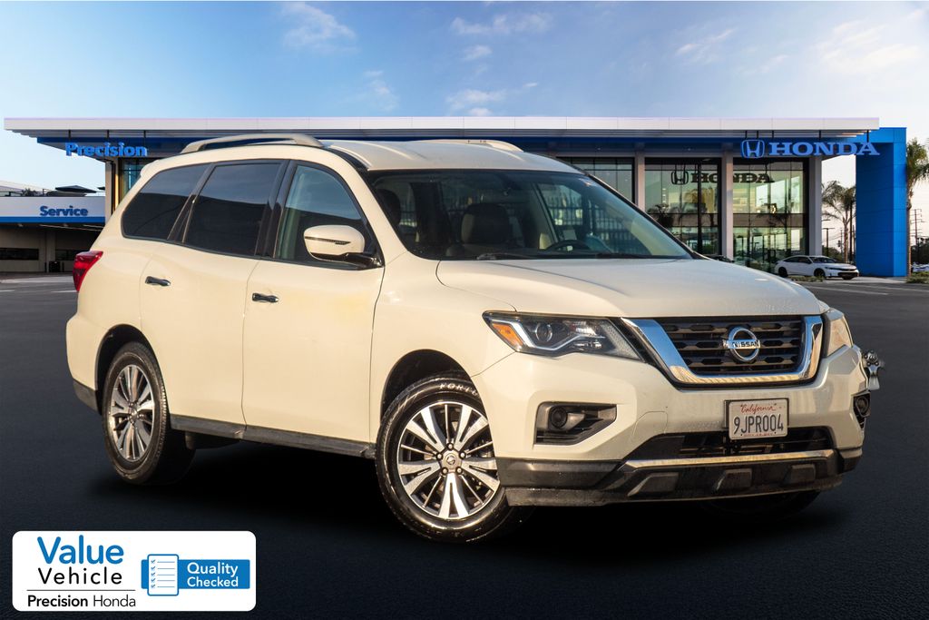 2017 Nissan Pathfinder S's photo