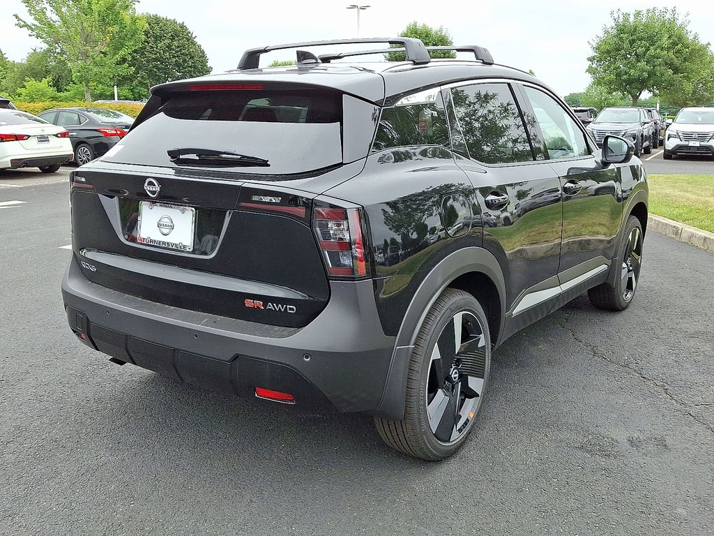 2025 Nissan Kicks SR photo 2