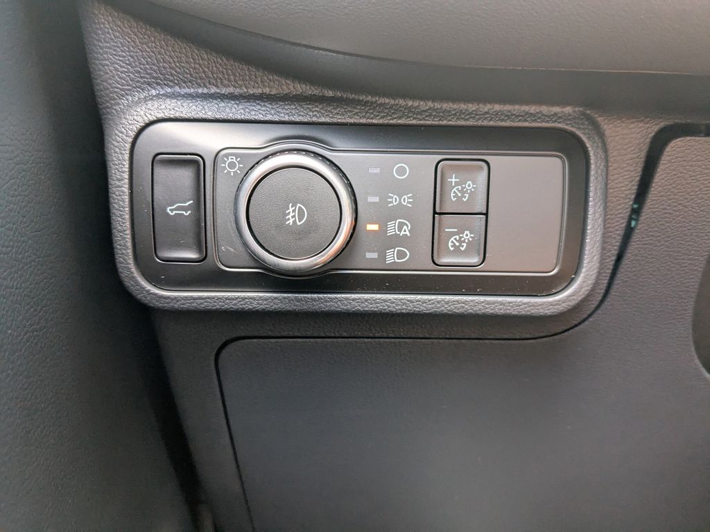 2025 Ford Explorer photo 30