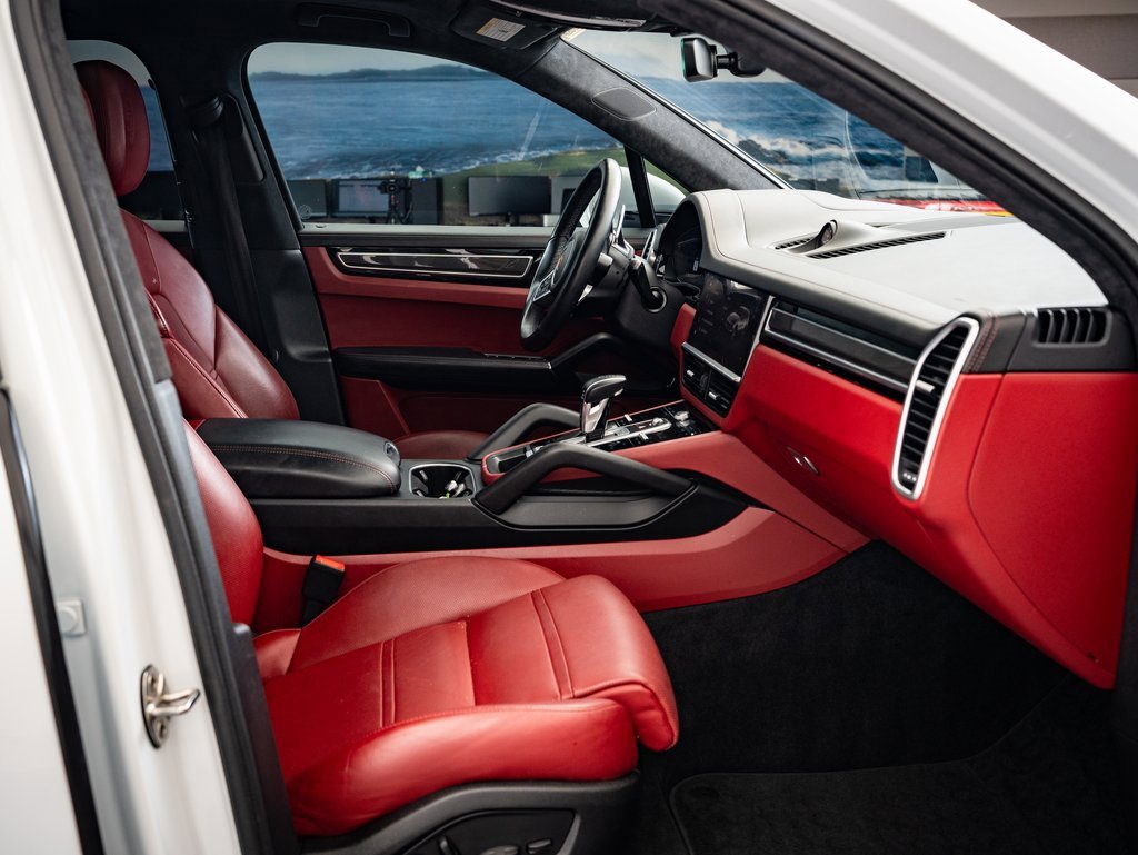 2022 Porsche Cayenne GTS photo 20