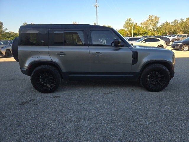 2024 Land Rover Defender S photo 4