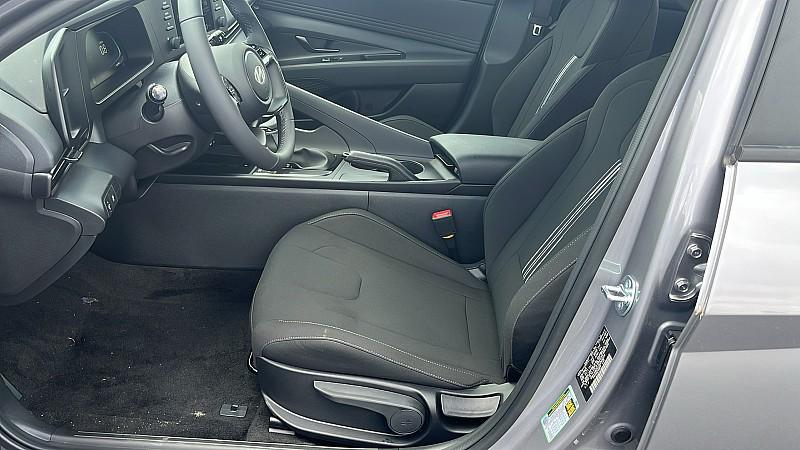 2025 Hyundai Elantra SEL Sport photo 45