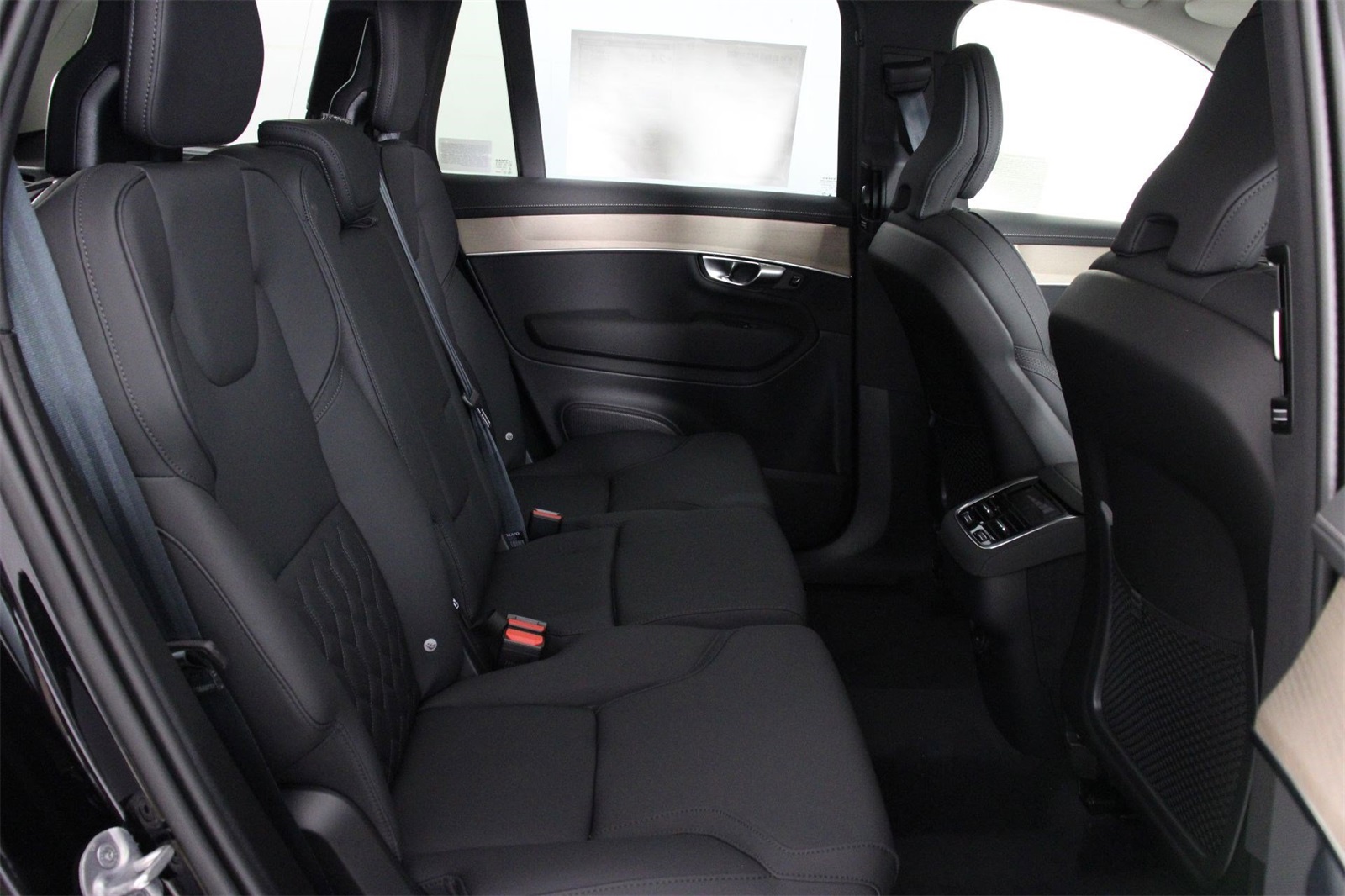 2026 Volvo XC90 B5 Plus photo 10